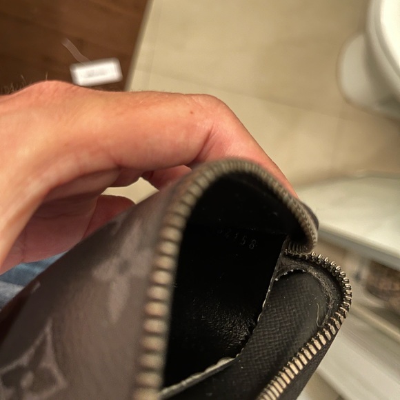 Louis Vuitton coin bag/ wallet monogram eclipse canvas - Picture 3 of 5